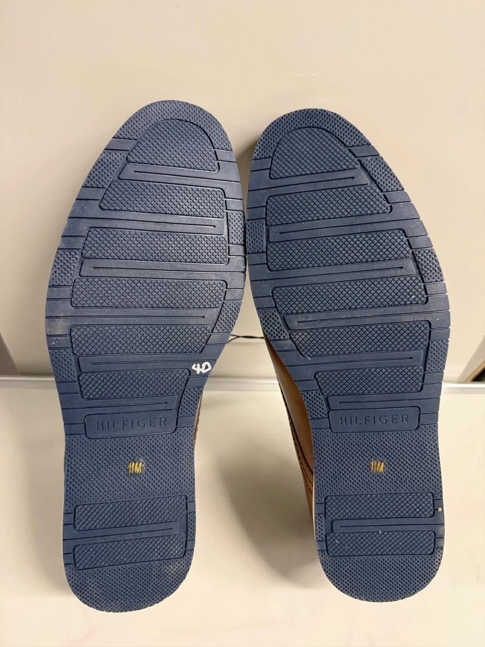 Tommy Hilfiger Men's Brown Leather Derby Shoes with Navy Accents